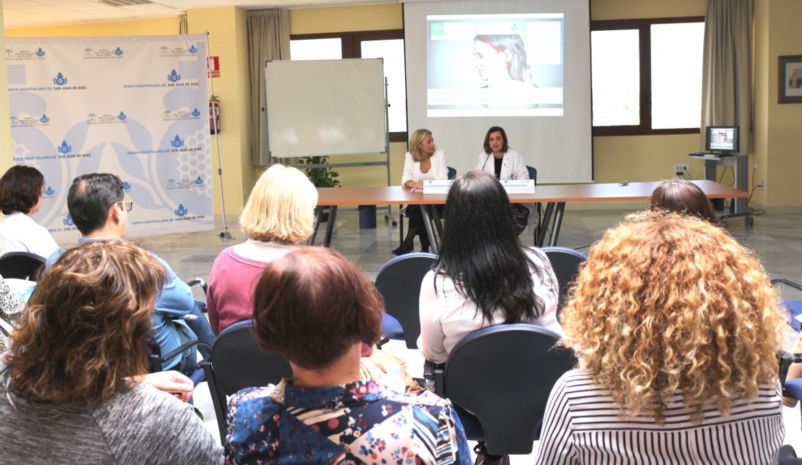 Las gerentes del Distrito Sanitario y del Hospital inauguran este curso.
