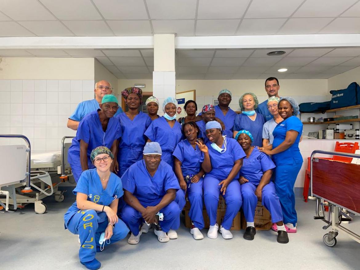 Equipo médico en voluntariado internacional en Monrovia