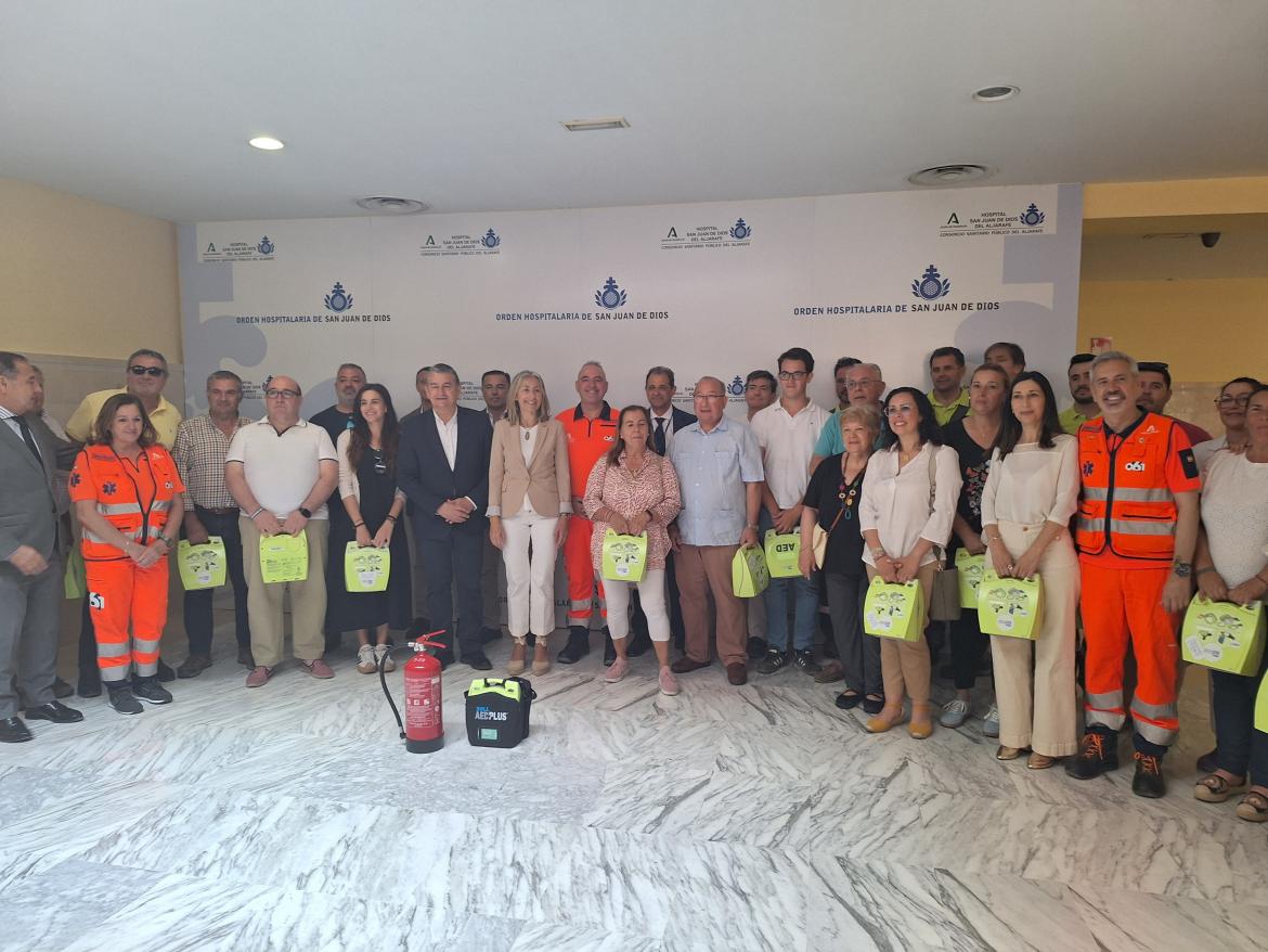 Entrega desfibriladores hermandades Rocío HSJDA 300525